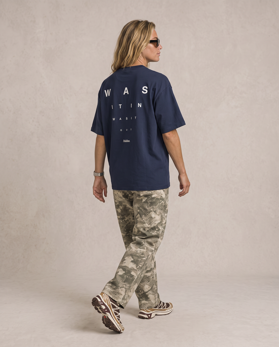 Focus Heavyweight T-shirt in Navy — female back print