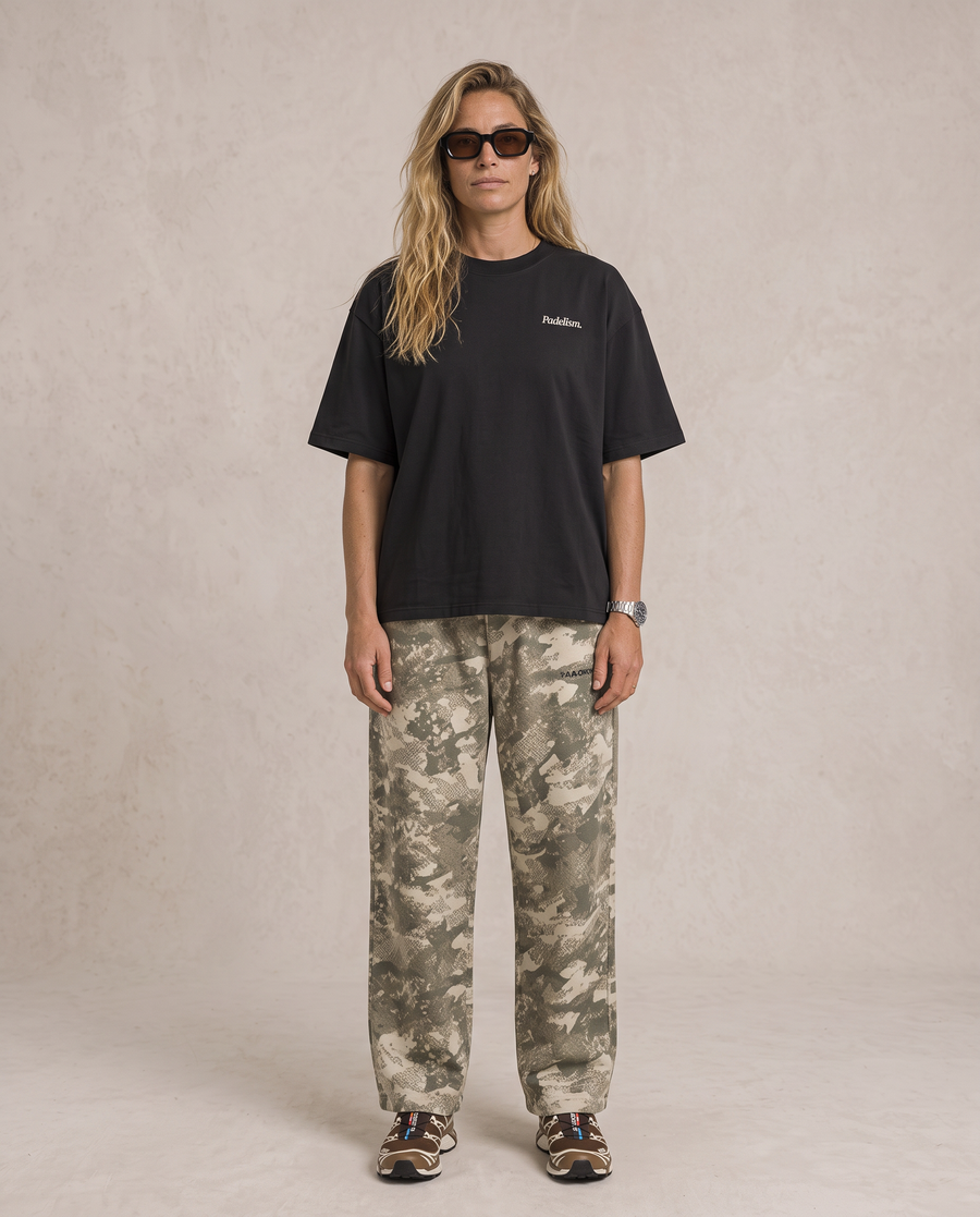 Focus Heavyweight T-shirt in Black — female front